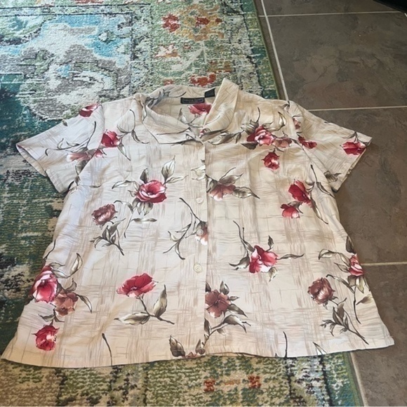 Vintage Laura Scott floral two piece button down shirt with matching skirt - Picture 2 of 10
